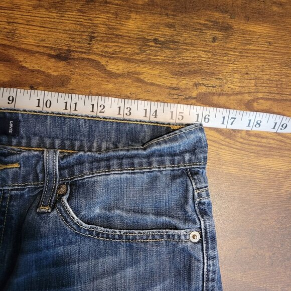 Vtg Levi's Shorts Size 32 in Mid Rise Boyfriend Cuffed Raw Hem Star Embroidered - Picture 4 of 8